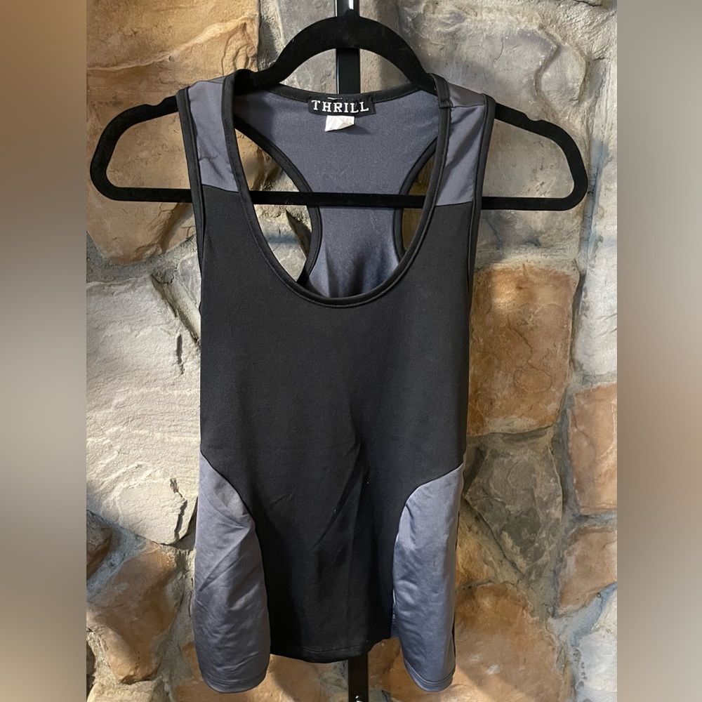 Size medium thrill workout tank top!
